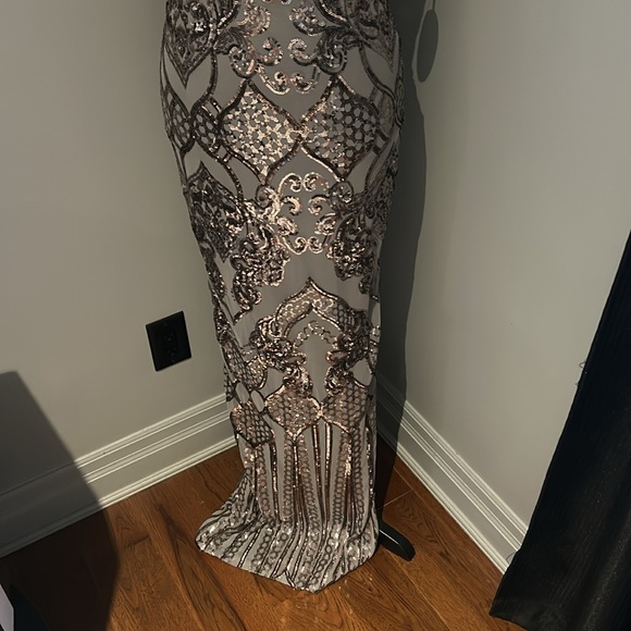 WINDSOR Women's Taisia Formal Sequin Scroll Dress in Silver (NWT)￨Size Medium - Picture 7 of 17